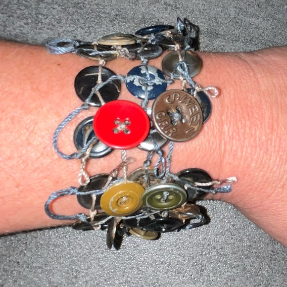 Artisan-Crafted Button Bracelet - Picture 3 of 3